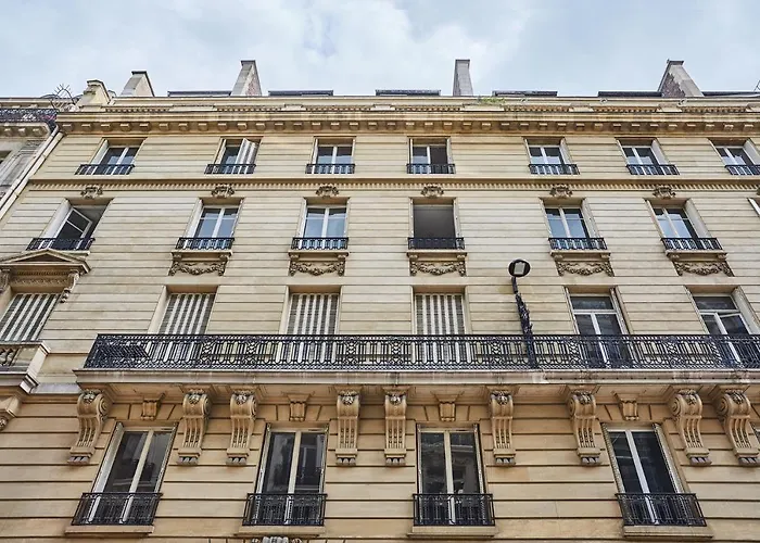 Apartement Montaigne George V By Studio Prestige