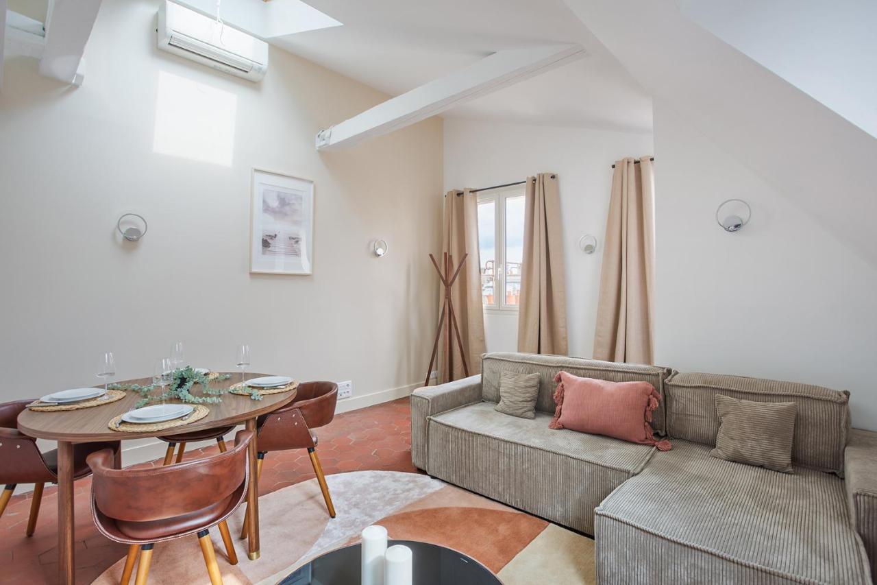 Montaigne George V By Prestige Apartment
